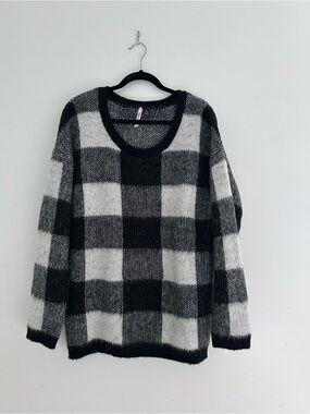 Love By Design Black & White Buffalo Plaid Scoop Neck Sweater